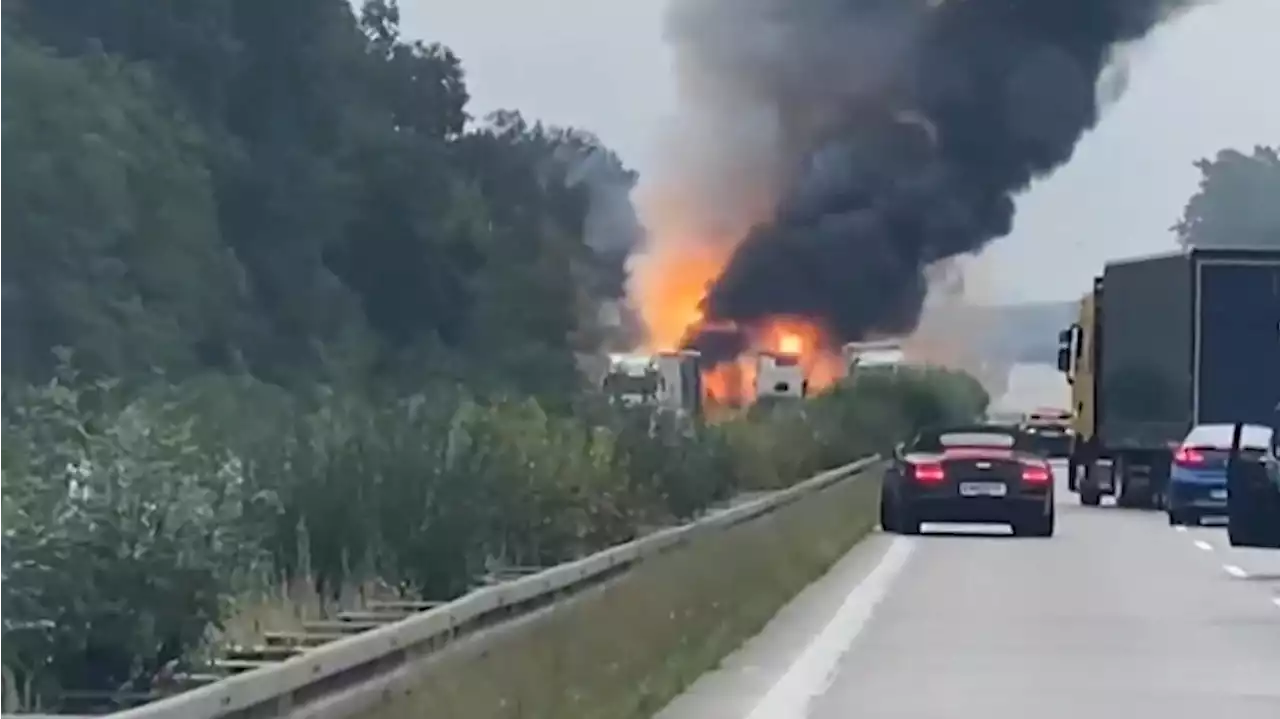 Augenzeugen schildern Horrorunfall auf A2: 'Die Autobahn bebte - es war wie ein Erdbeben'