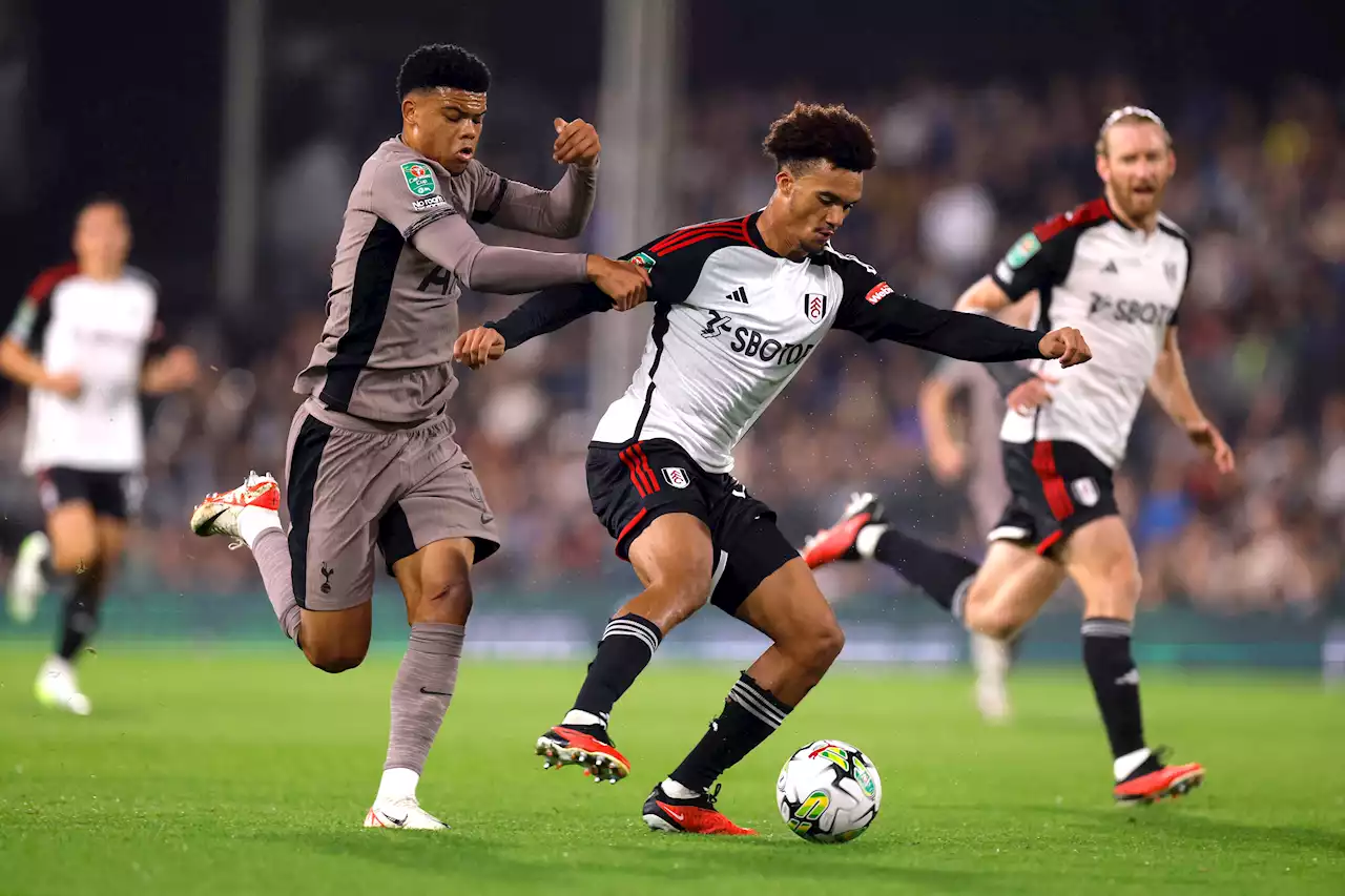 Soccer-Fulham beat Tottenham on penalties in League Cup