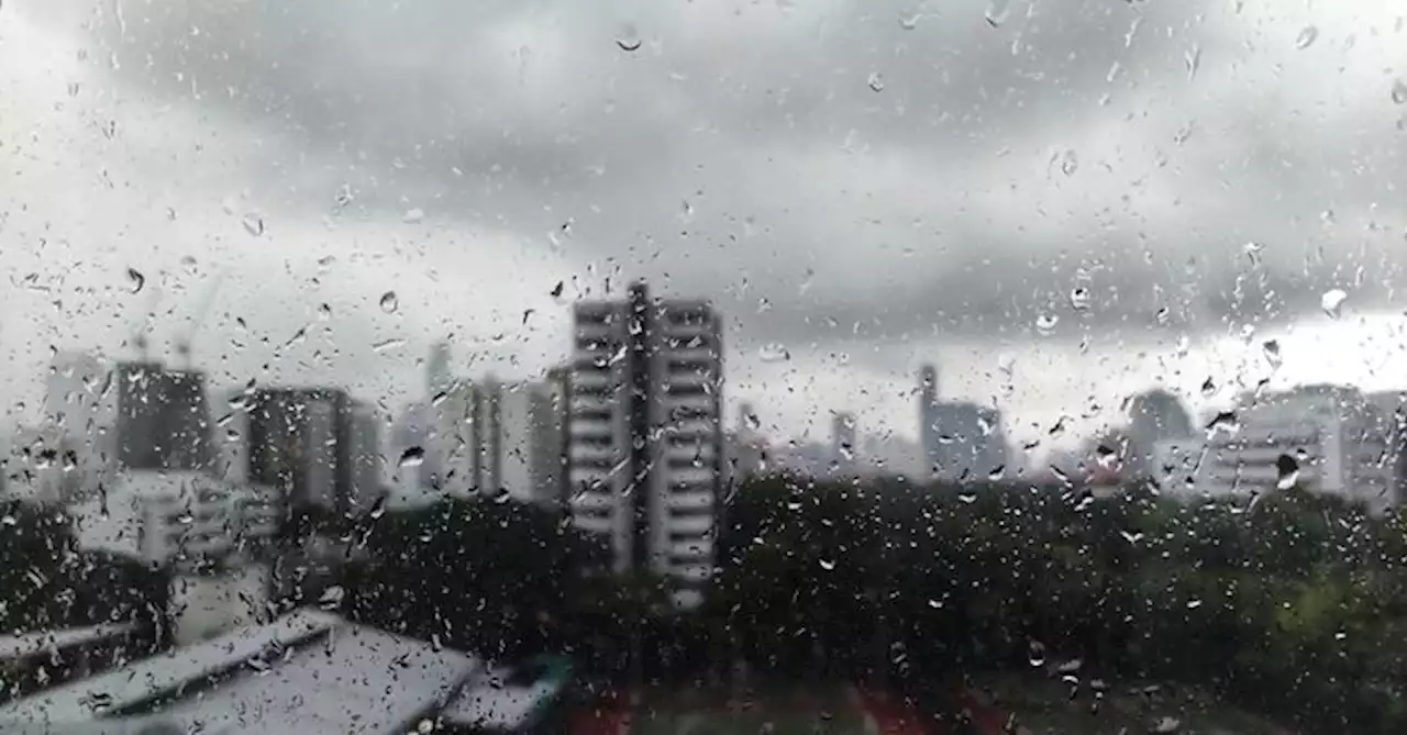 สภาพอากาศวันนี้ กรมอุตุฯ เตือน 65 จังหวัด เจอฝนถล่มหนัก กทม. ฝนฟ้าคะนอง 70%