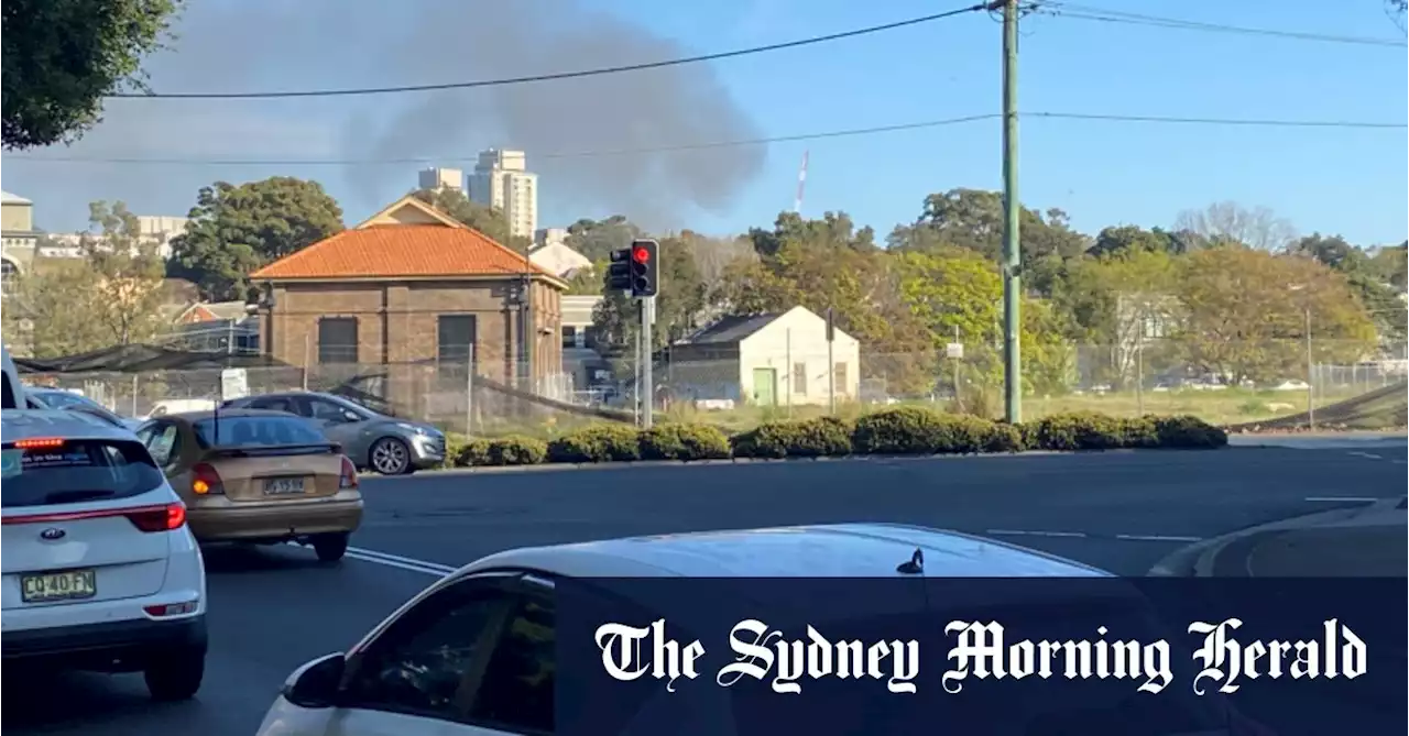 More than 30 firefighters at Sydney apartment blaze