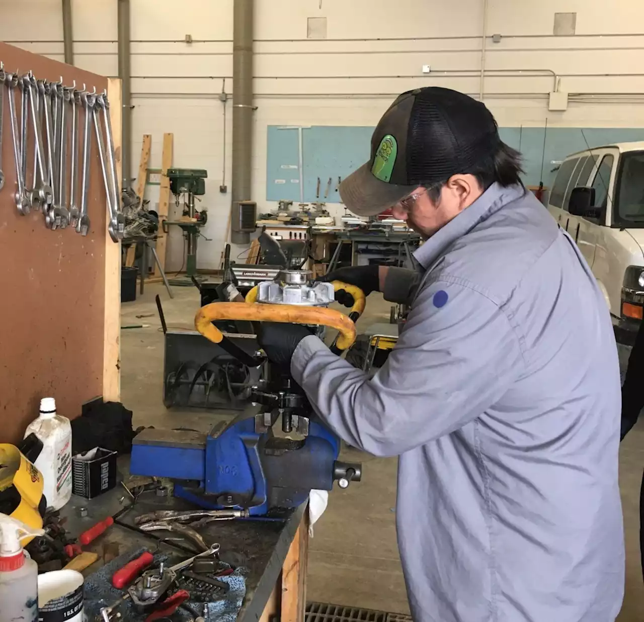 Cambrian College program brings small engine repair to remote community