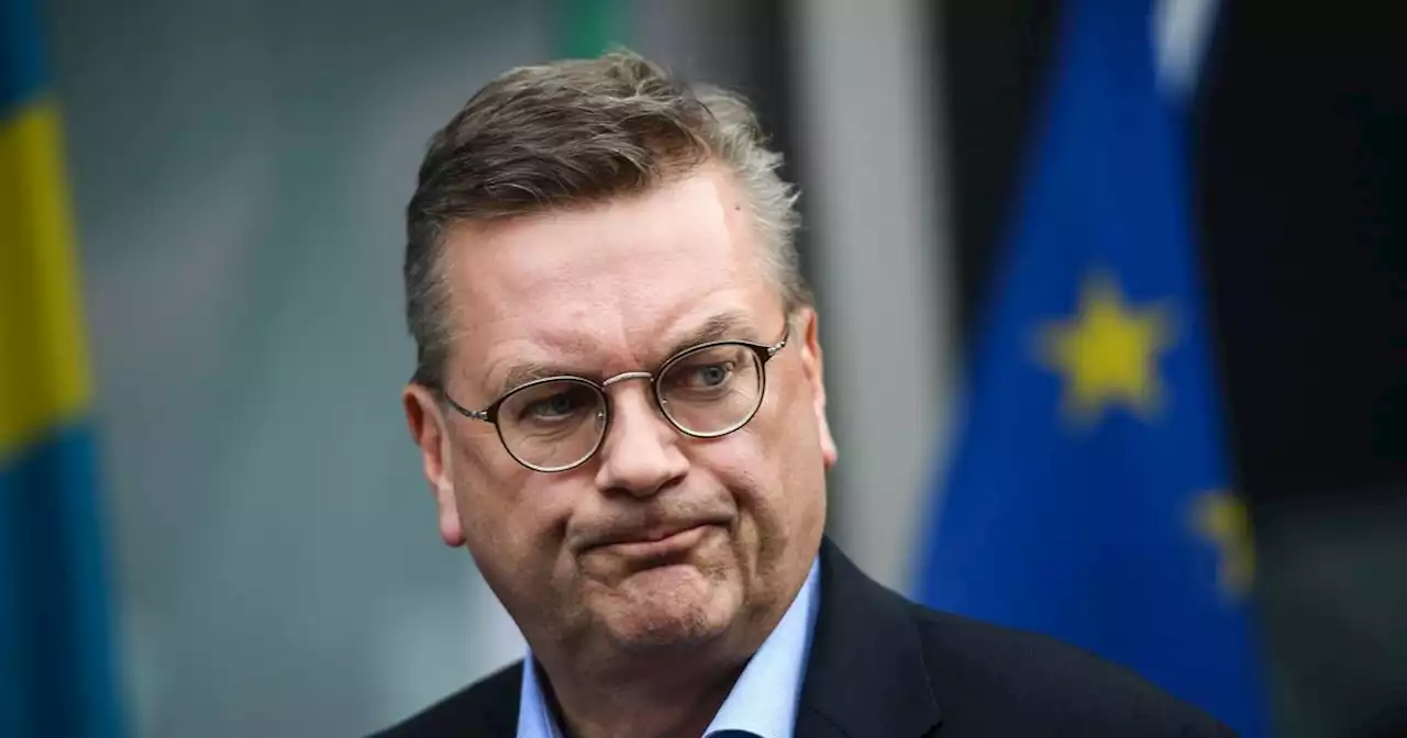 Übergriffiges Verhalten: Kuss-Skandal: Grindel nimmt Rummenigge in Schutz