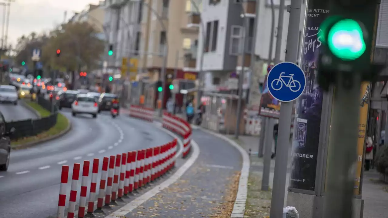 Mehr Unfälle durch Radspuren?: Berliner Polizei und BVG sehen negative Auswirkungen auf Verkehrsführung