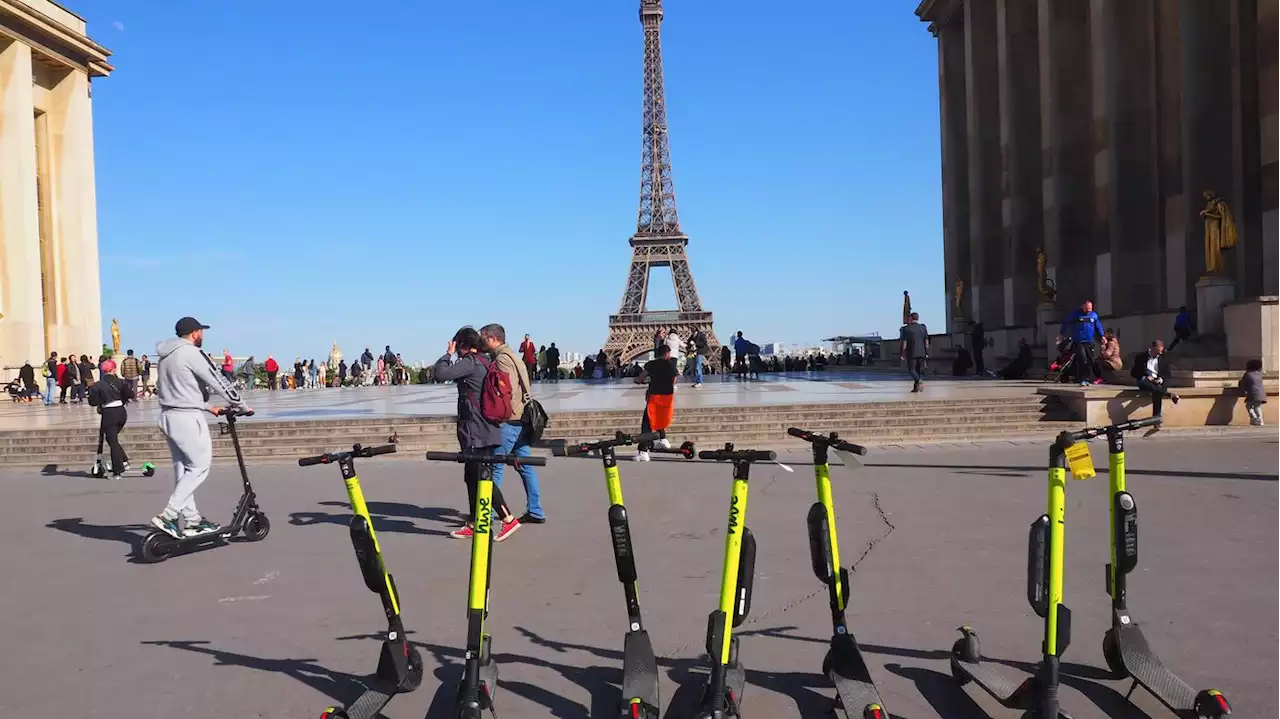 Mit einem E-Scooter aus Paris: Tausende Roller ziehen nach Verbot um