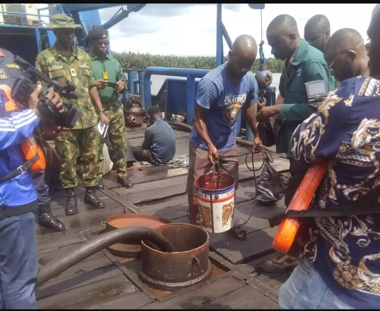 Troops arrest illegal oil vessel, 10 crew members in Rivers