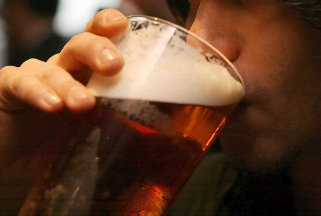 Alcohol gives 'Dutch courage' but not 'beer goggles', study finds