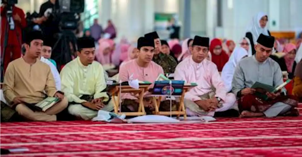 3,000 take part in Malaysia #QuranHour in conjunction with National Day