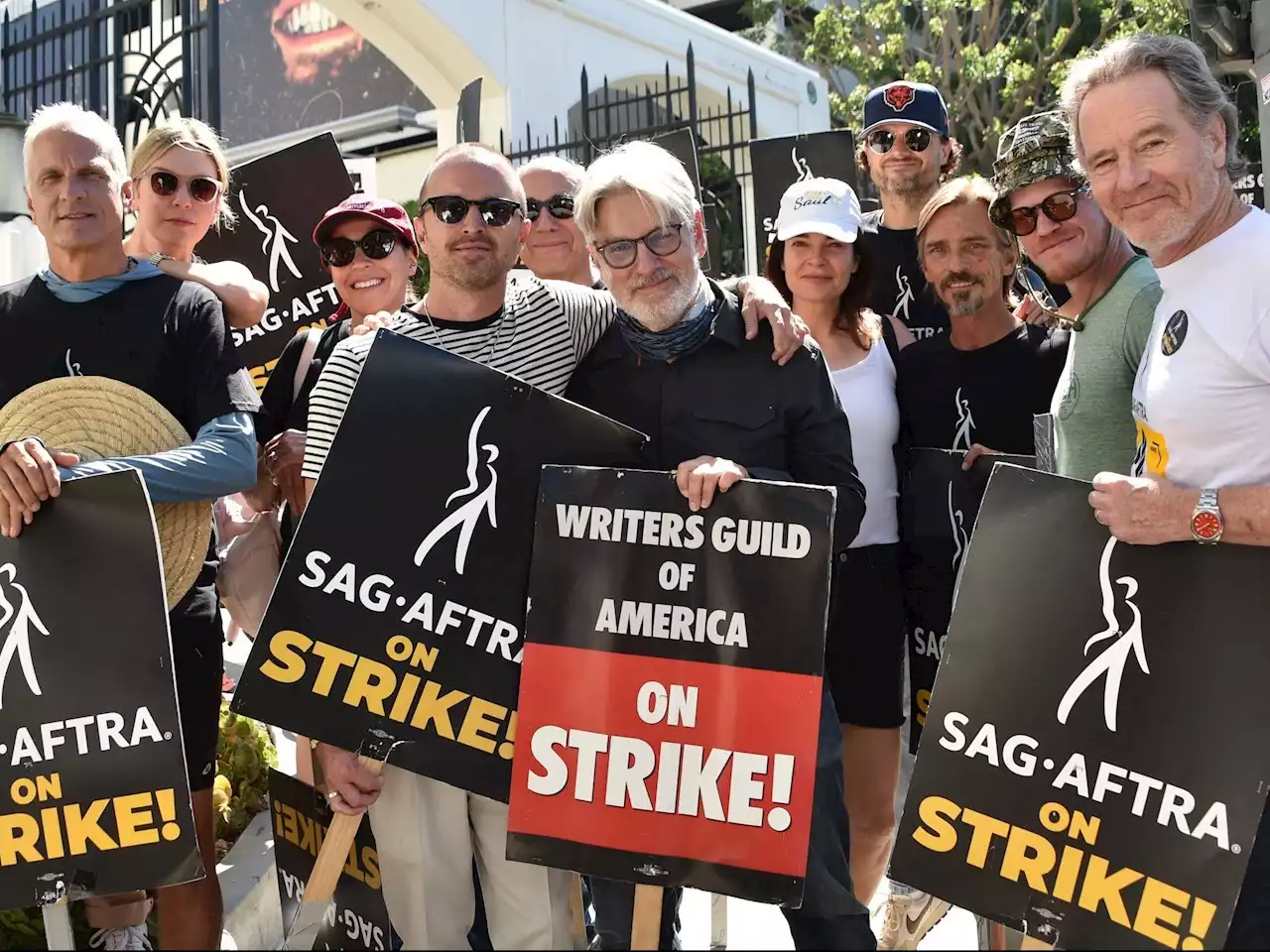 ’Breaking Bad’ stars reunite on picket line to call for studios to resume negotiations with actors