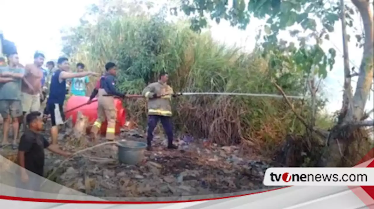 Panik, Lahan Terbakar Dekat Permukiman, Warga dan Damkar Berjibaku Padamkan Api