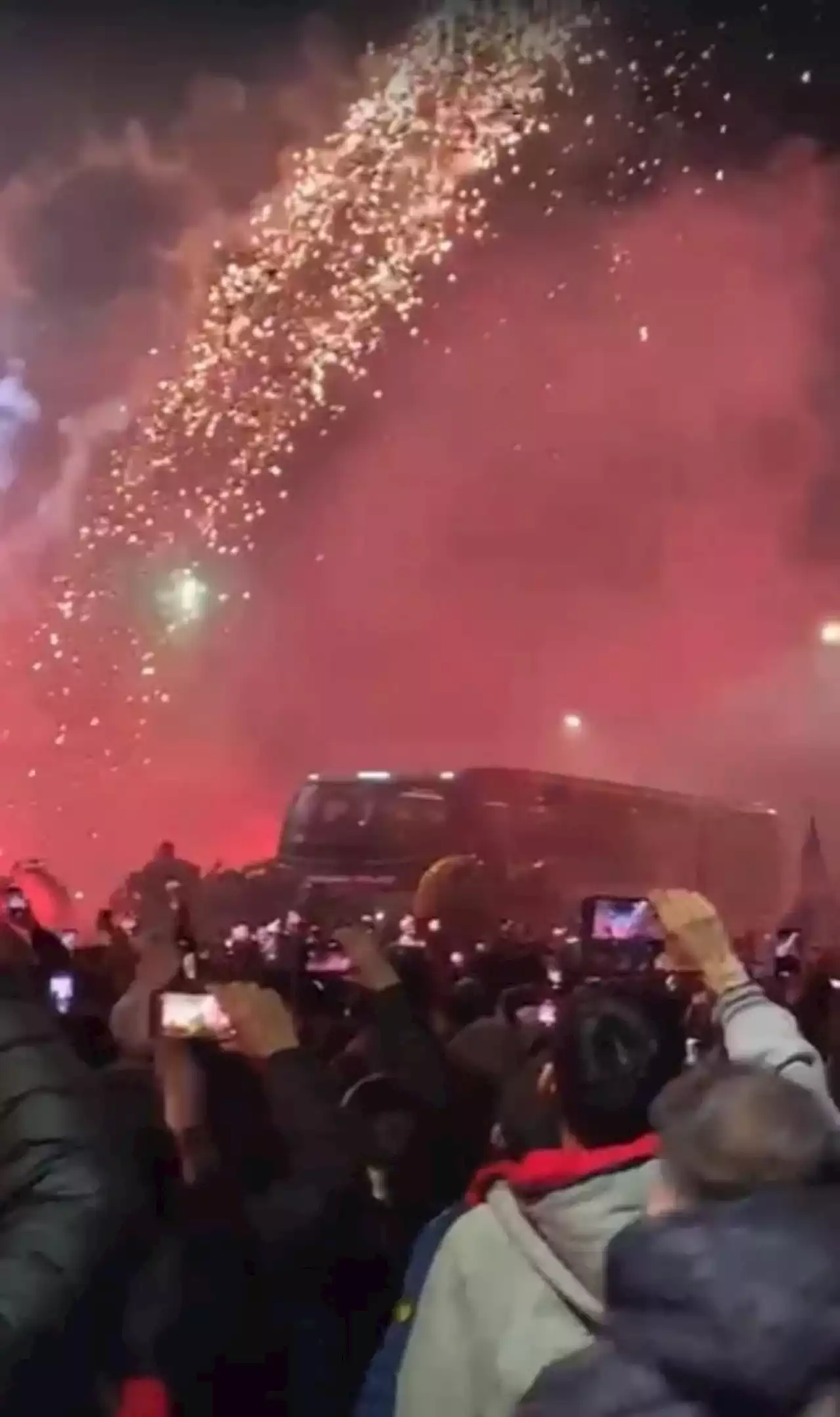 (VIDEO) El IMPACTANTE RECIBIMIENTO a Estudiantes antes de la revancha con Corinthians