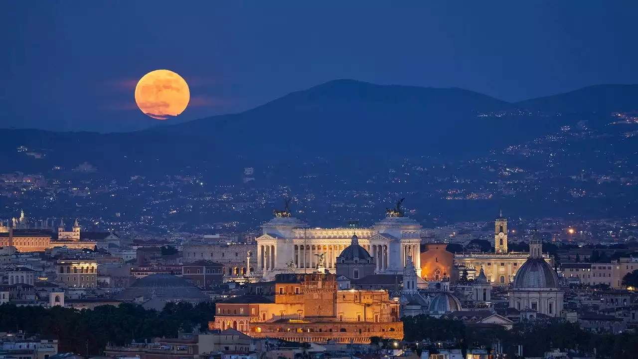 Superluna Blu 2023: come vedere la più grande dell'anno