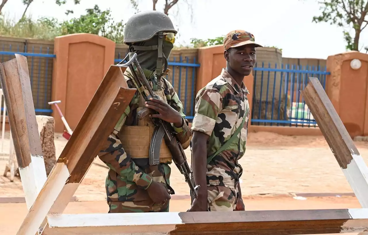 Le président nigérian évoque une transition militaire de 9 mois au Niger