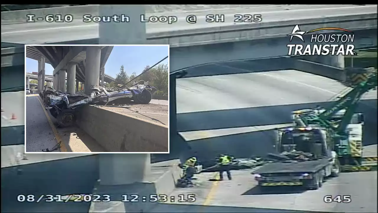 Debris cleared after semi-truck hauling crashed junk vehicles loses load on bridge over South Loop