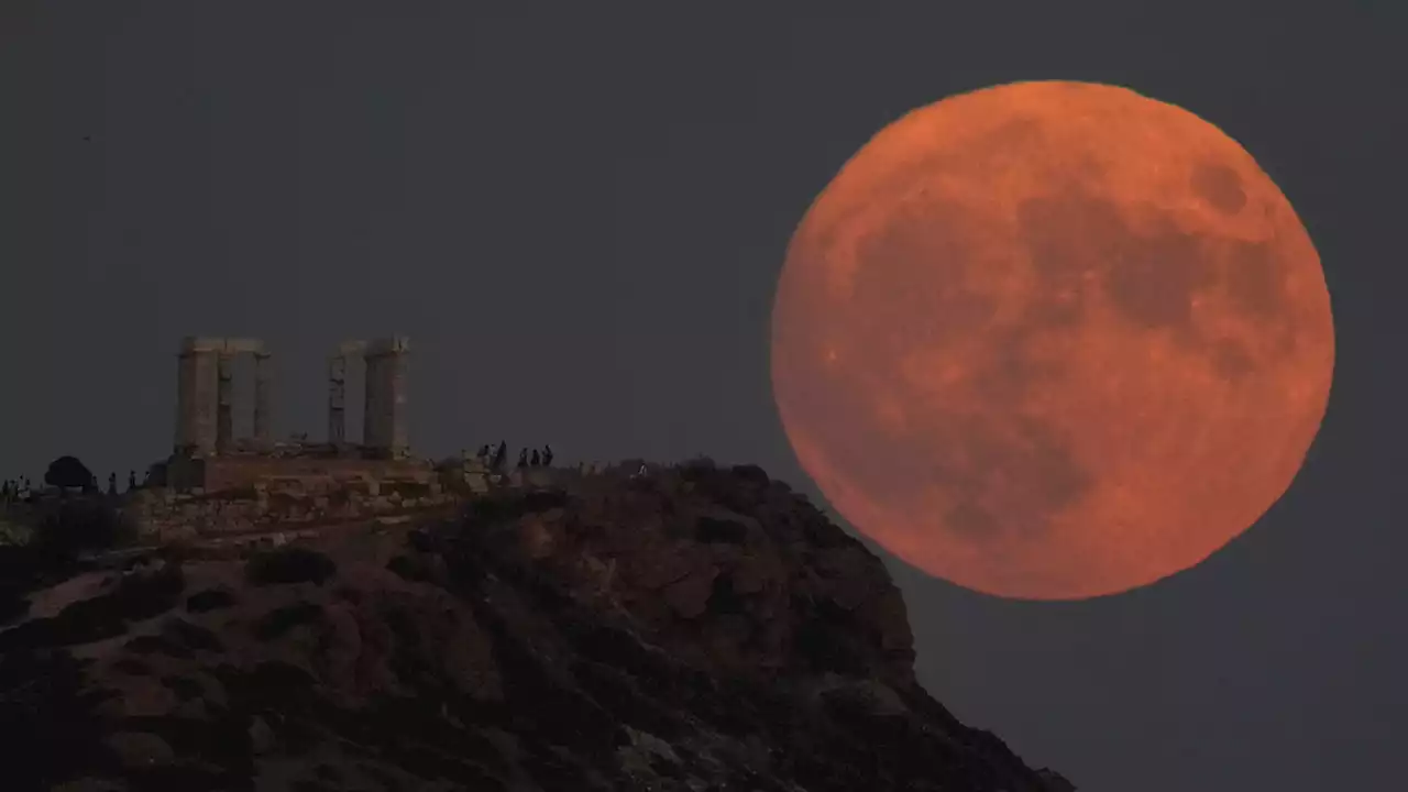 See photos, video of Wednesday's rare blue supermoon from across the globe