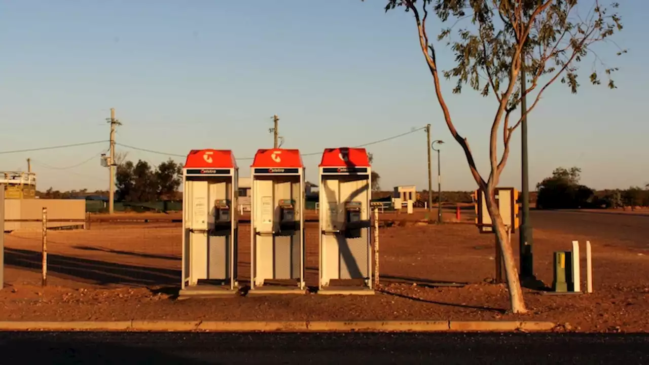 Bush residents ditching Telstra amid claims outback services are only 'getting worse'