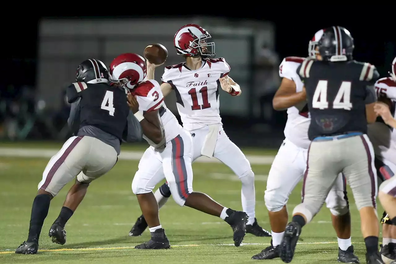 Who is Week 1 Cunningham Bounds Coastal player of the week?