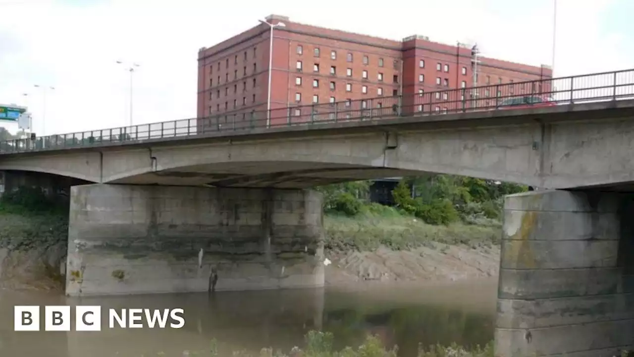 Fears of 'catastrophic failure' of Avon Bridge