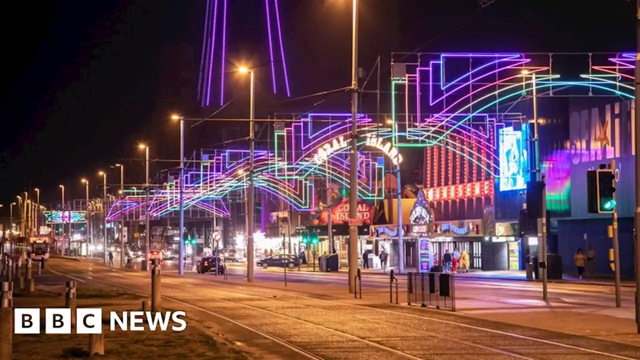 Shadow minister's tourism pledge during Blackpool Illuminations visit