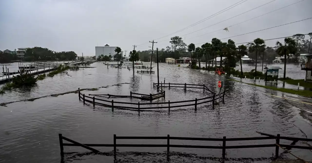 Carreteras y calles inundadas, cortes de energía: Florida evalúa las secuelas de Idalia