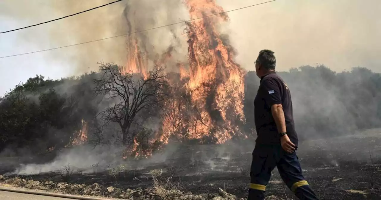 Grecia combate el incendio 'más grande jamás registrado en la UE'