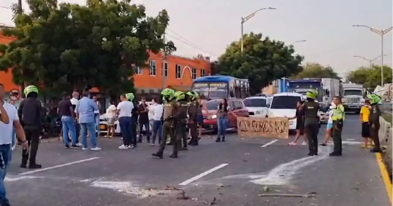 Protestas en Barranquilla contra servicio de energía afectan movilidad por la avenida Circunvalar