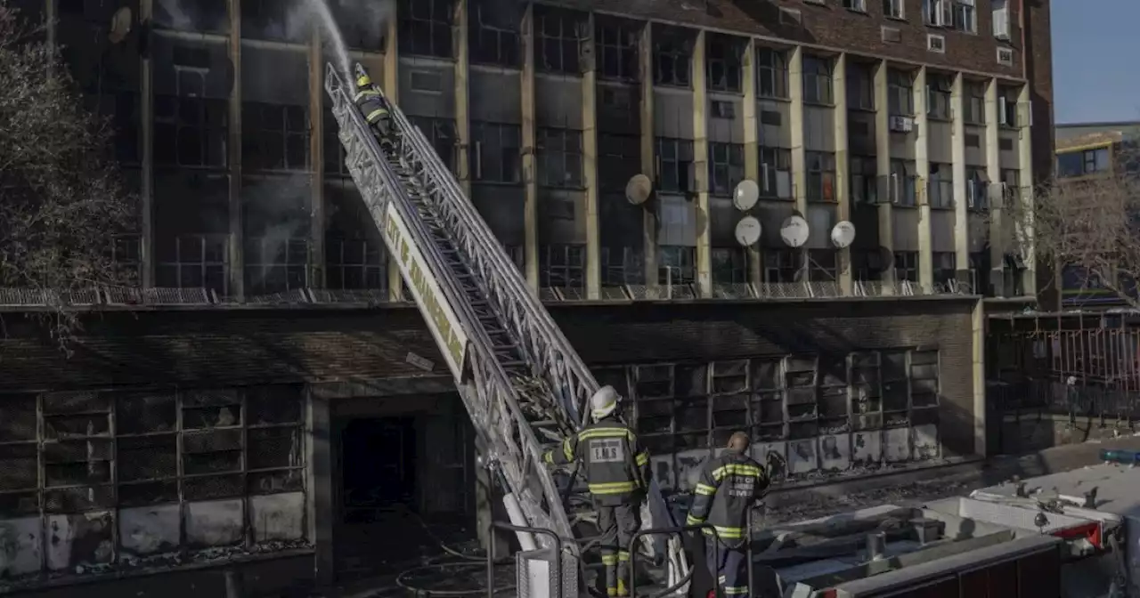 Van 73 muertos por el incendio de un edificio en Johannesburgo, Sudáfrica