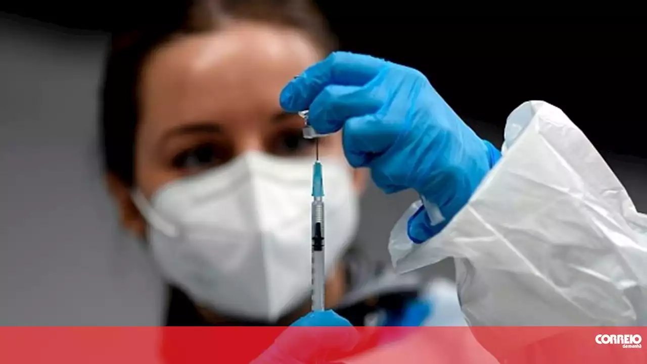 Cerca de 6 mil farmacêuticos vão receber formação para administrar vacina contra Covid-19