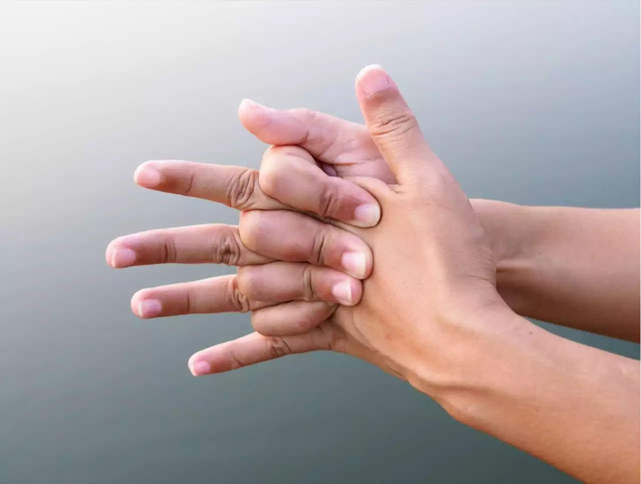 Faire craquer ses doigts, est-ce vraiment dangereux pour ses articulations ?
