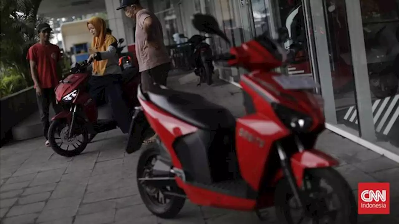 Kata Warga Soal Beli Motor Listrik Subsidi Rp7 Juta per NIK KTP