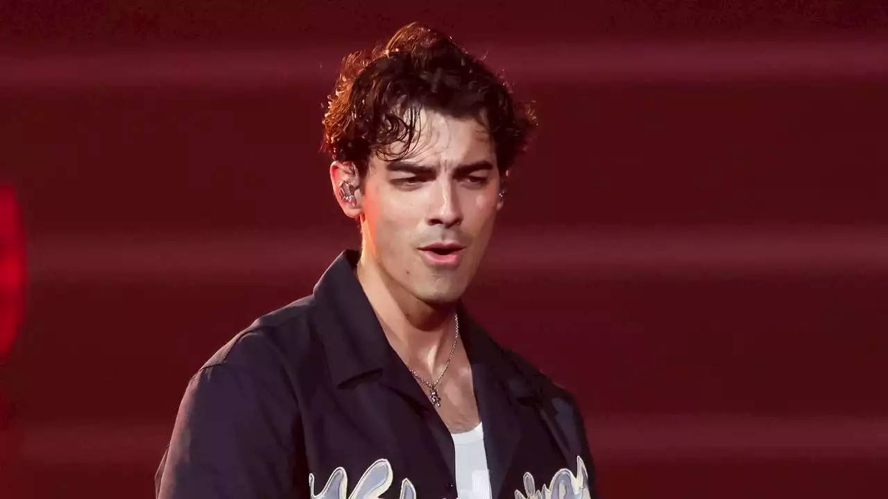 Joe Jonas Helps Fans Find Out The Sex of Their Baby