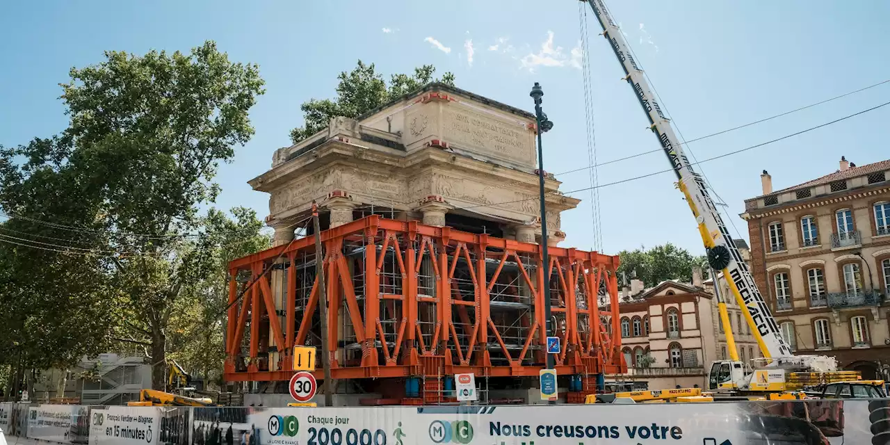 Événement inédit à Toulouse : le monument aux morts déplacé devant des centaines de spectateurs