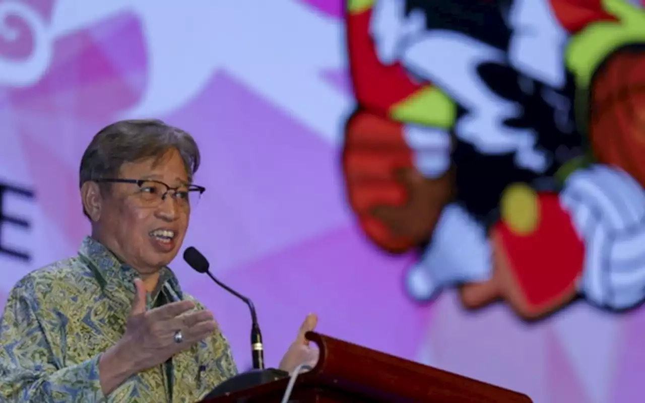 Sarawak govt will not politicise education, says Abang Jo