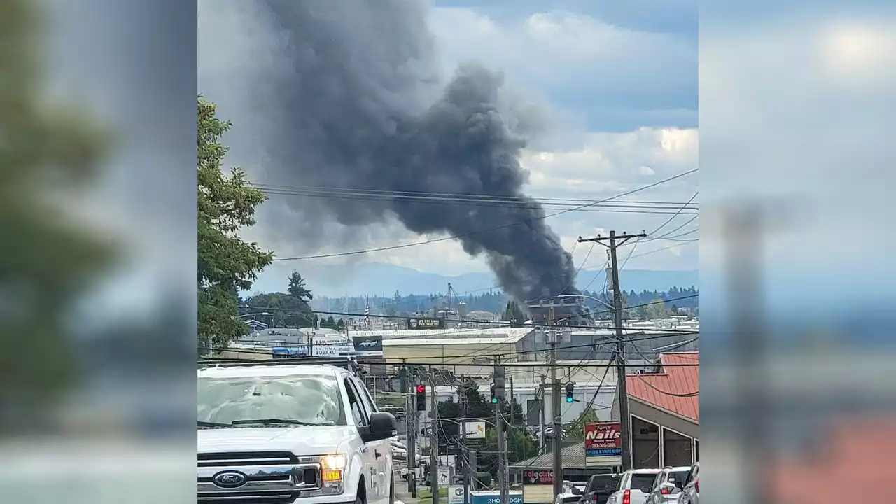 Crews battle fire at Tacoma automotive repair business