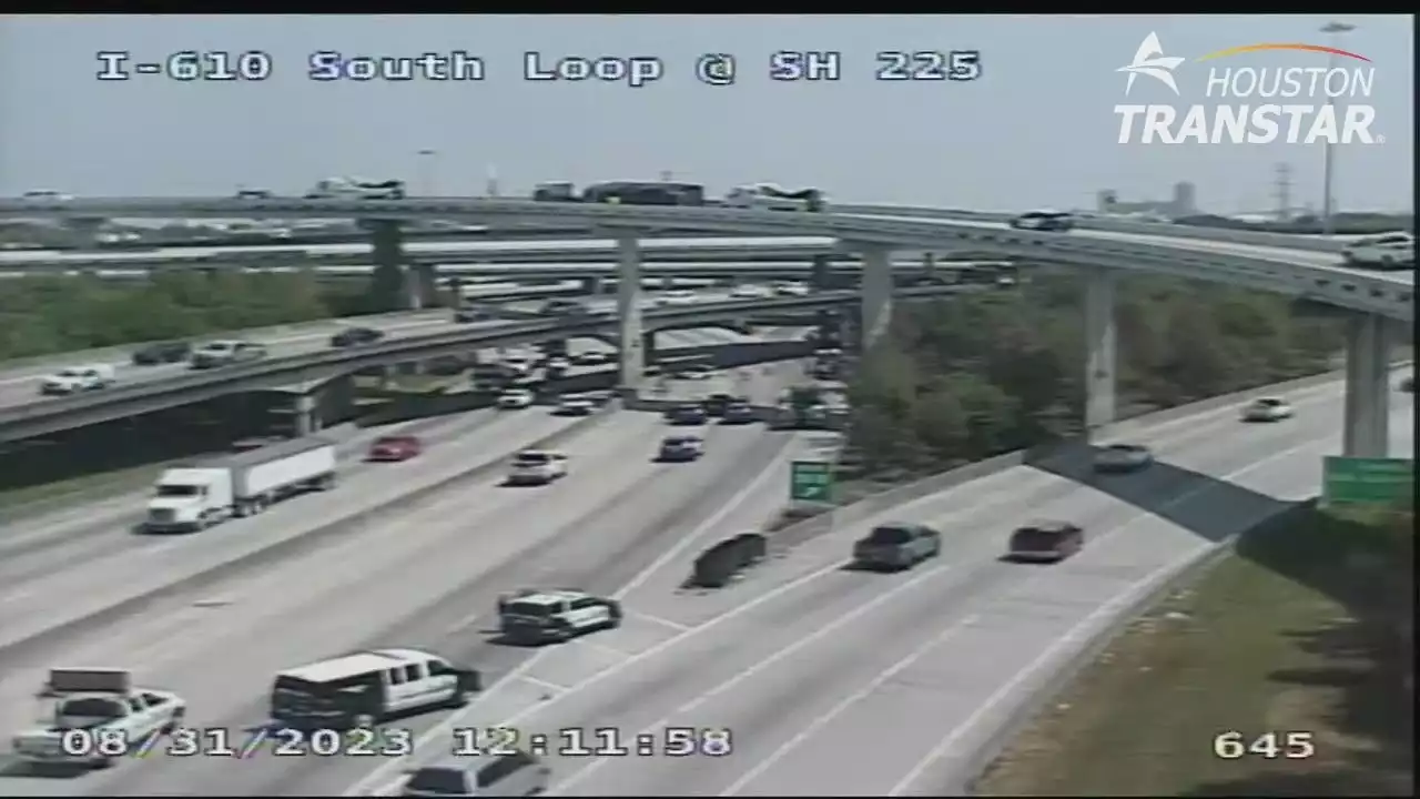 18-wheeler crash closes EB lanes of I-610 South Loop at SH 225