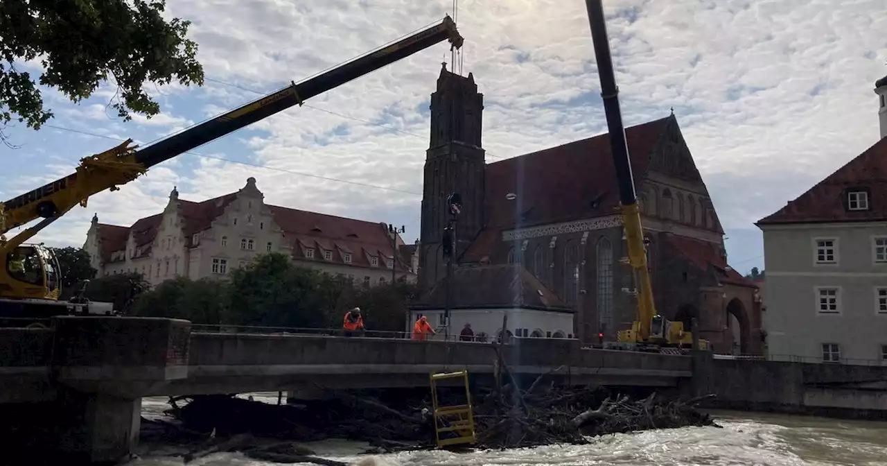 Hochwasser: Aufräumen an der Isar in Landshut