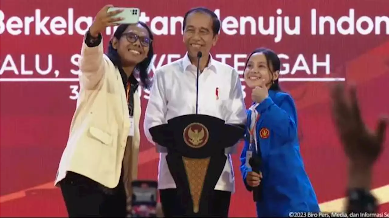 Diminta Mahasiswa Jadi Presiden Tiga Periode, Jokowi: Itu Konstitusi, Enggak Boleh