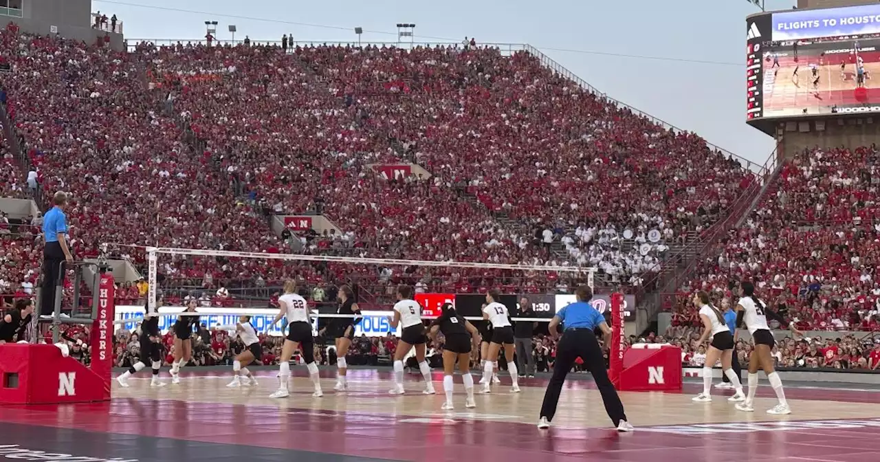 92,003 fans at volleyball match set world attendance record for women's sporting event