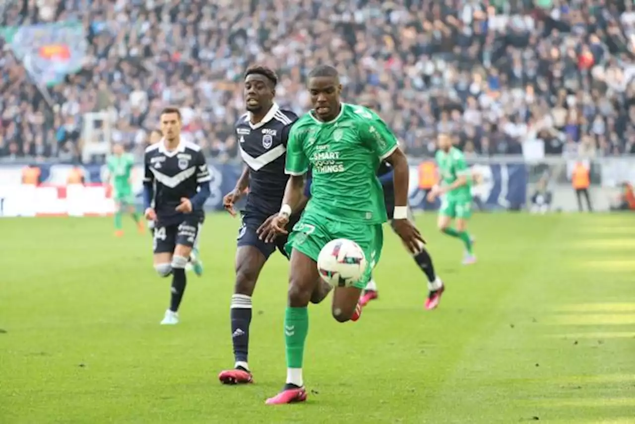 Transferts : Troisième offre de Francfort pour Niels Nkounkou (Saint-Étienne)