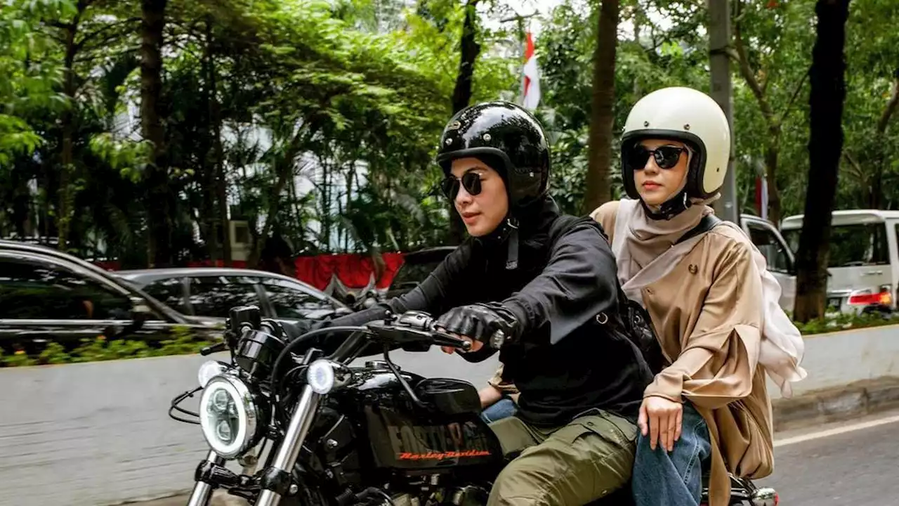 6 Momen Natasha Rizky Dibonceng Dian Ayu Lestari Naik Moge, Istri Ananda Omesh Sempat Dikira Cowok