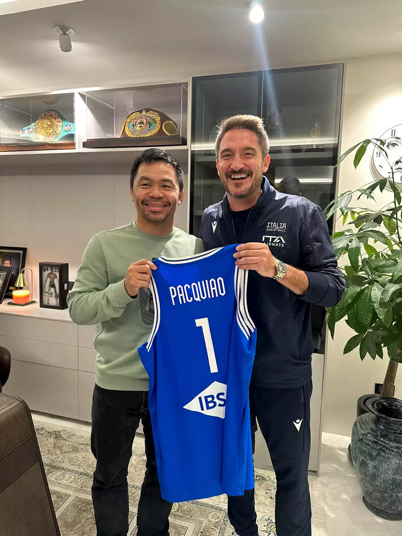 Mission accomplished: Italy head coach finally meets idol Pacquiao