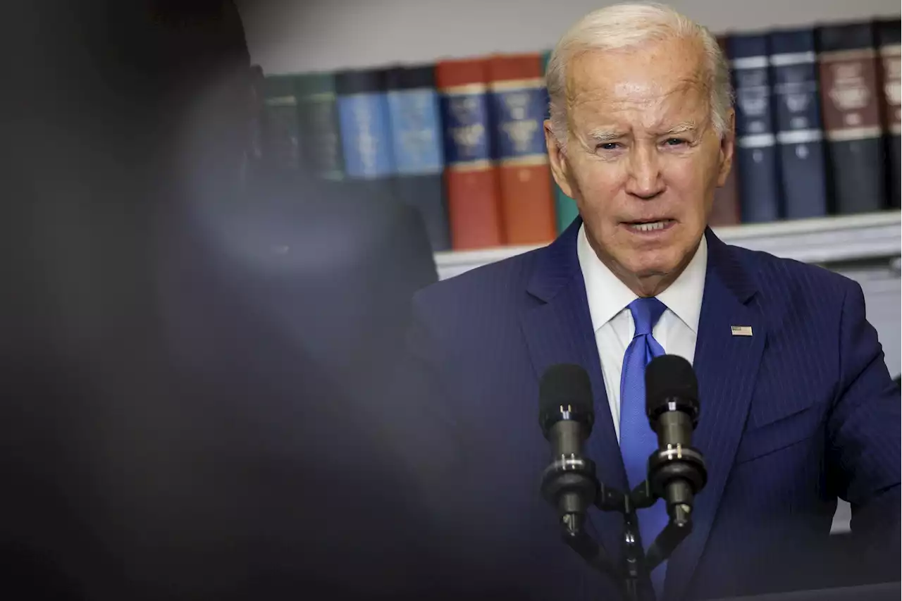 Biden anuncia 95 millones de dólares para fortalecer la red eléctrica de Hawái tras los incendios