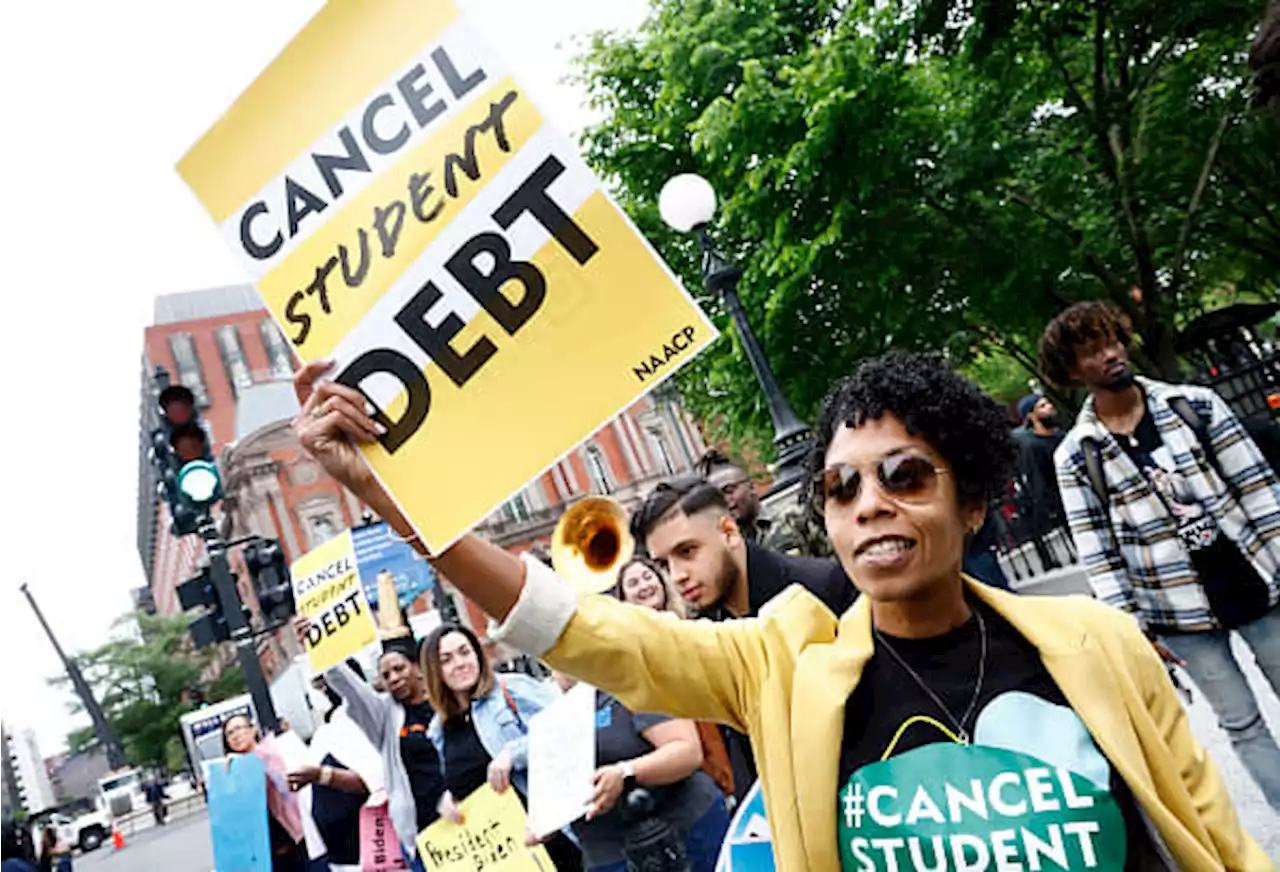 Here's why some economists are concerned student loans may cause the next big bubble