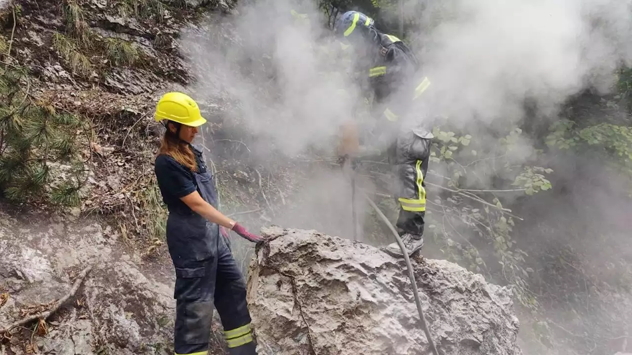 Gefahr für Straße: Feuerwehr musste in Muggendorf Felsen sprengen