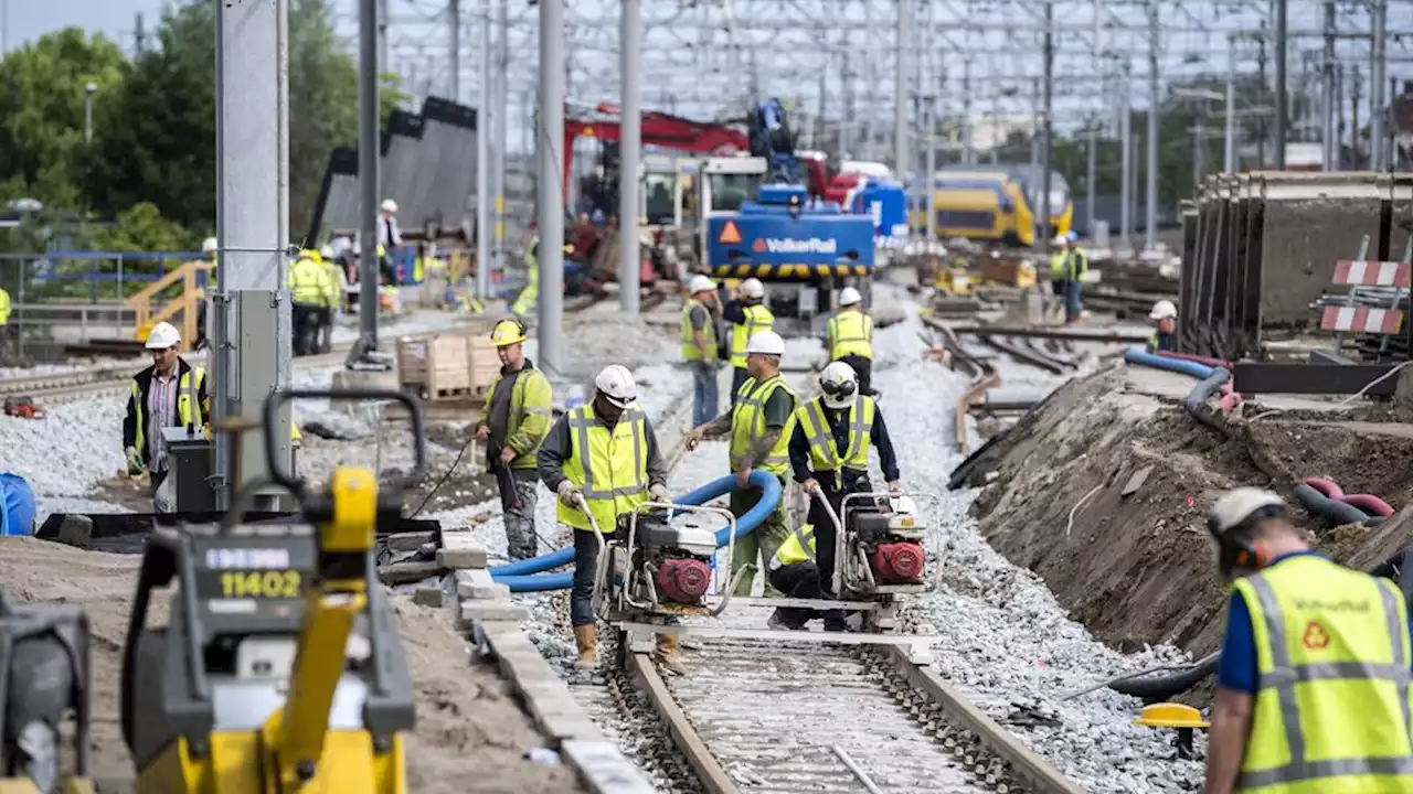 Treinreiziger zal last krijgen van het vele werk aan het spoor