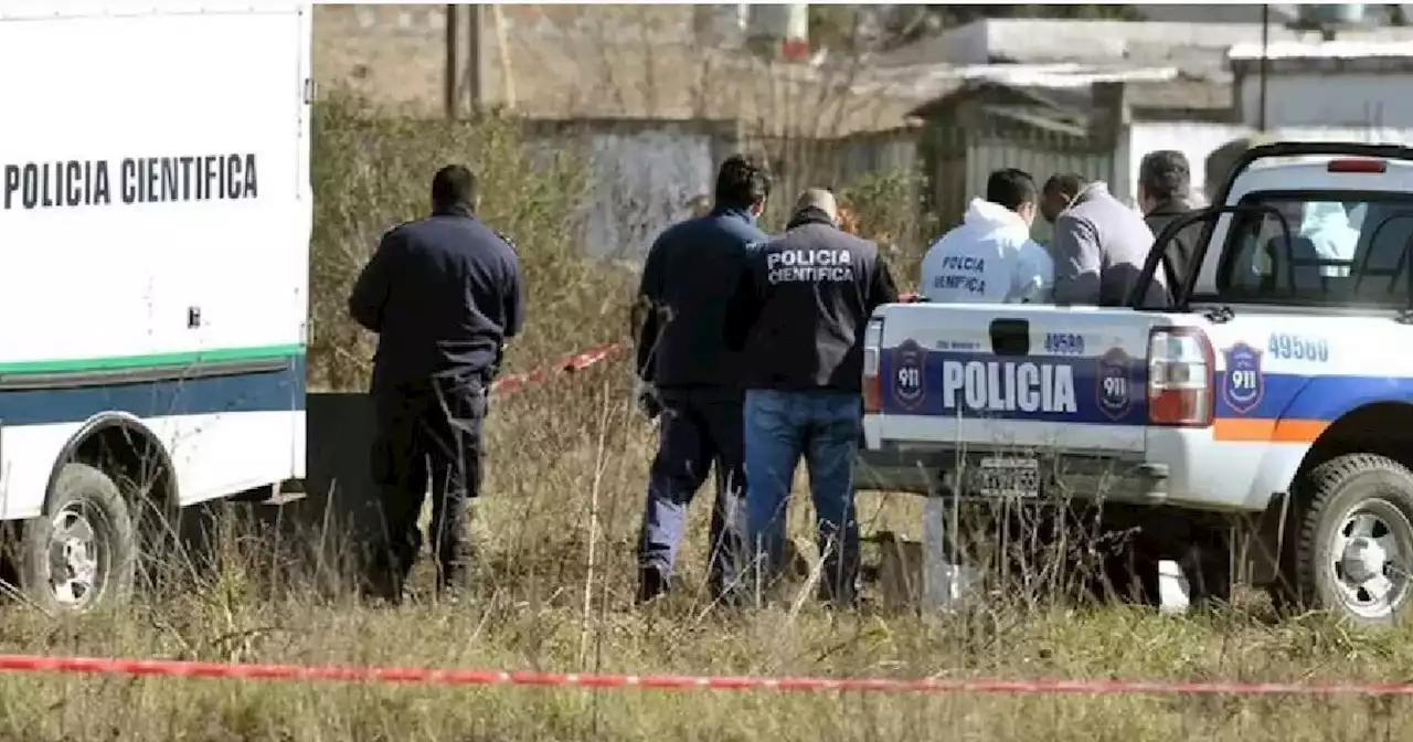 Policía mató a un delincuente que robó y amordazó a una familia: impactante video