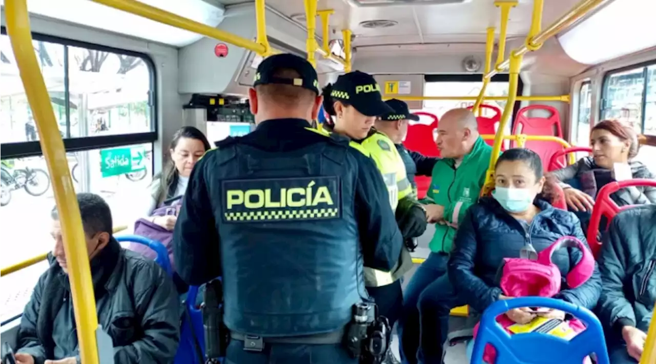 ¡Tarjeta en mano!: Así verificarán ahora si usuarios de Transmilenio pagaron el pasaje