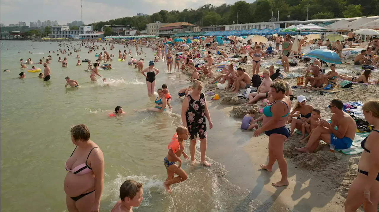 Odesa beaches reopen, offering Ukrainians a respite from war