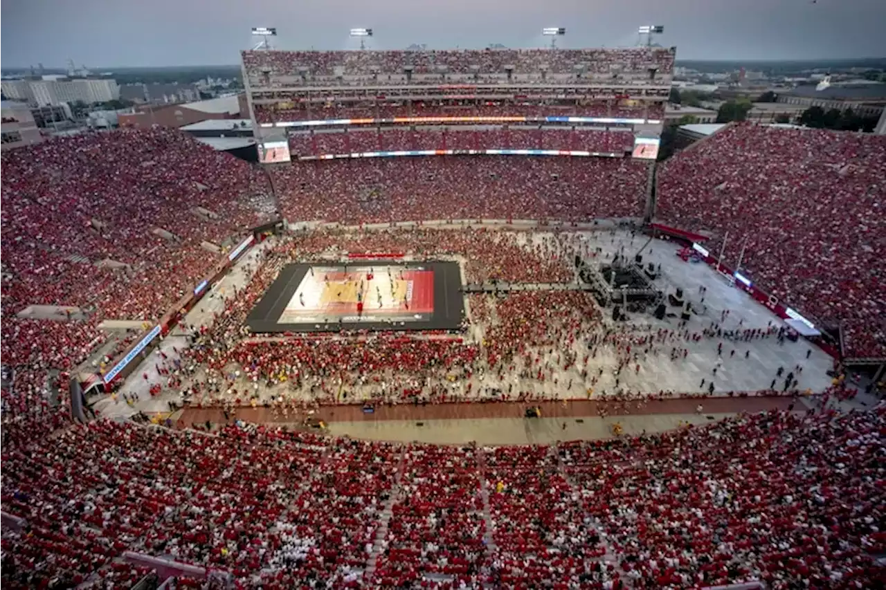 Nebraska volleyball stadium event draws 92,003 to set women’s world attendance record