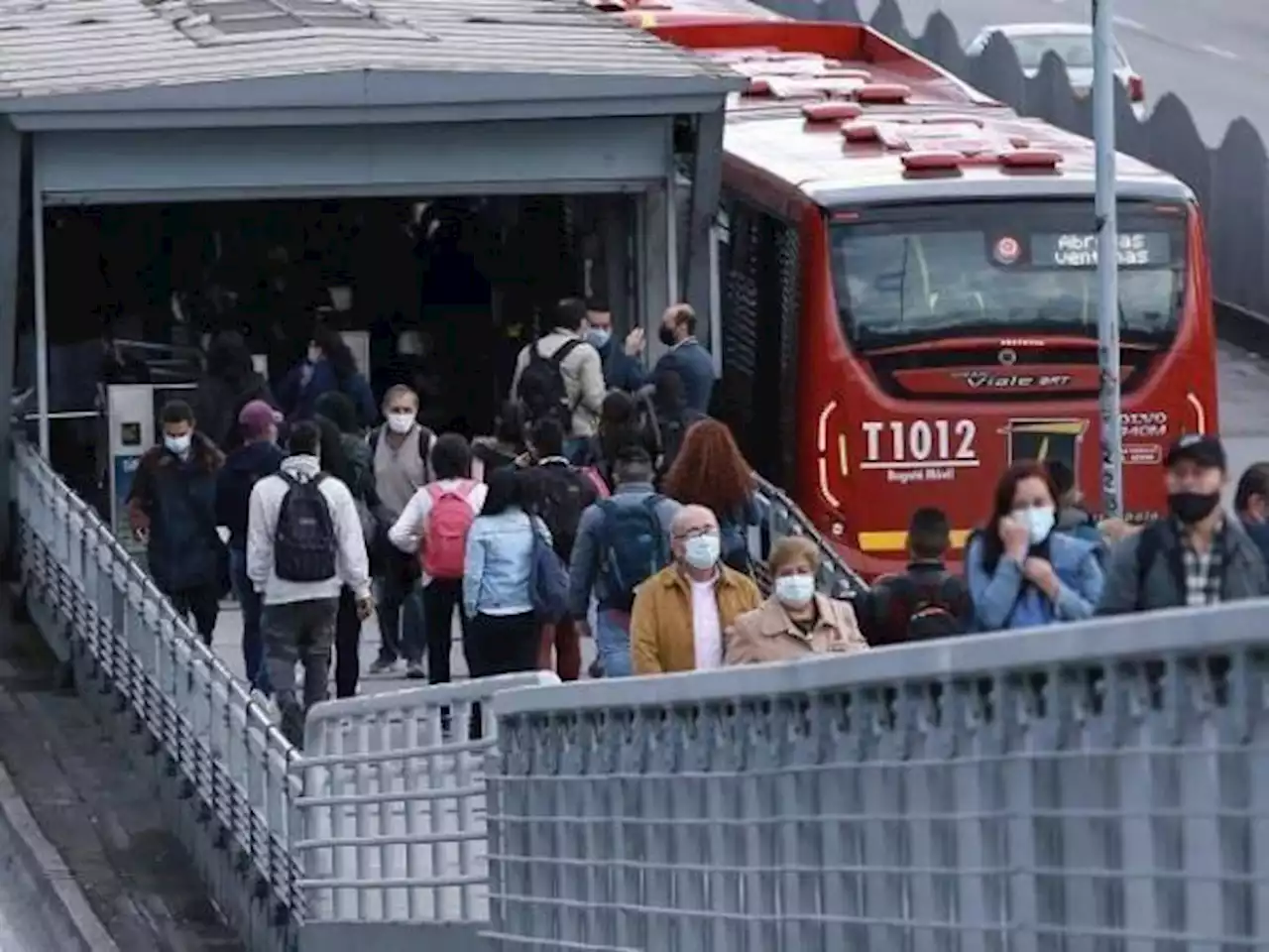 Universidad Nacional y TM se unen para entregar auxilios de transporte