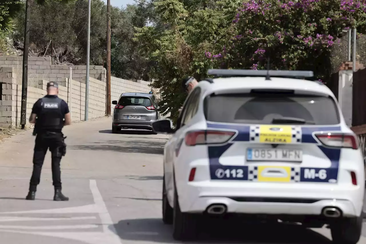 Un policía retirado atrincherado en Alzira mata a su exmujer y se quita la vida​